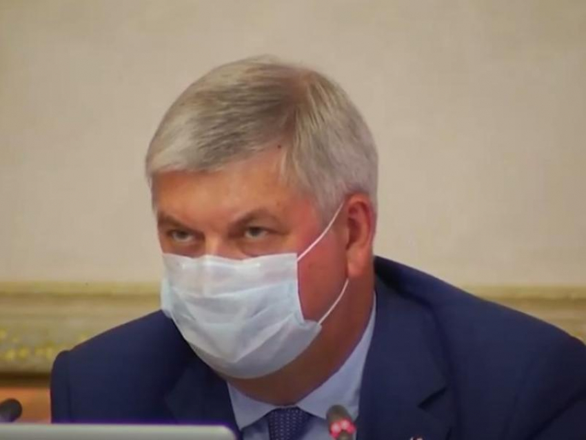«В игрушки играться хватит»: губернатор Гусев пригрозил закрытием общепиту и торговле за ковидные нарушения