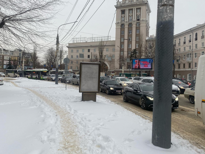 Воронеж влип в транспортный коллапс на фоне рекордного отчета мэрии о борьбе со снегом
