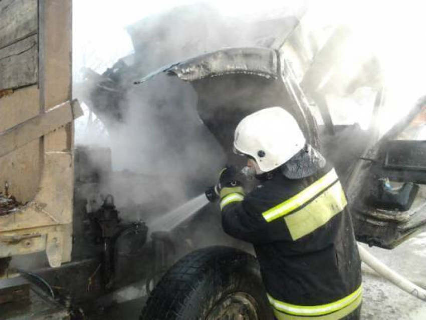 В Воронежской области сгорел «Камаз» 