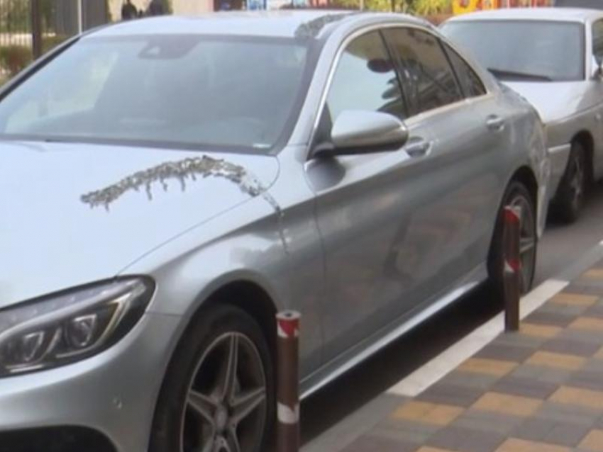 Что стало с Mercedes после встречи с кислотой, продемонстрировали в Воронеже