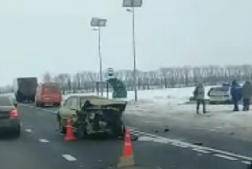 Последствия жуткого столкновения четырех машин сняли под Воронежем 