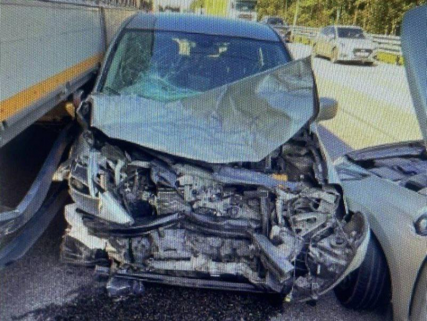 Смертельное массовое ДТП стало причиной  20-километрового затора в Воронеже