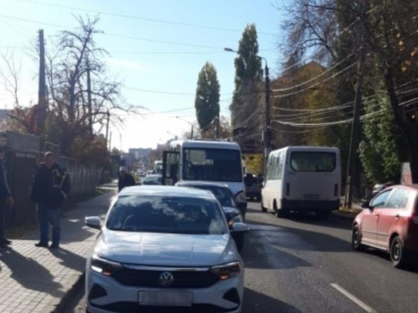 Маршрутчик устроил массовое ДТП в Воронеже 