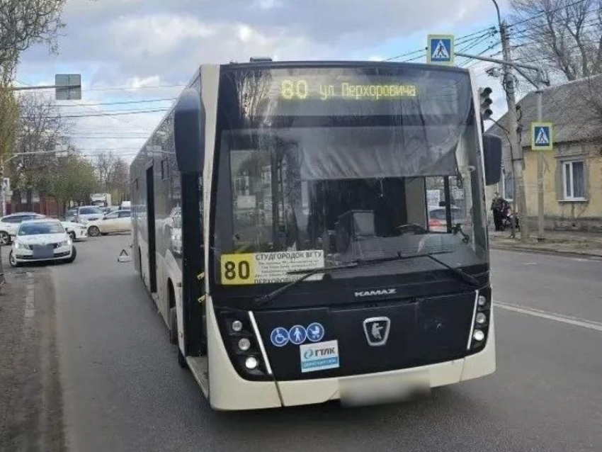 80-й автобус сбил 17-летнего пешехода в Воронеже
