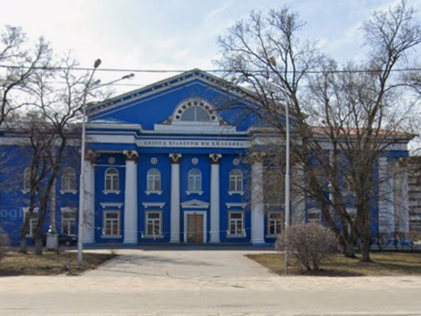 Дворец культуры имени Ленина со стоянкой продают за 173 млн рублей в Воронеже