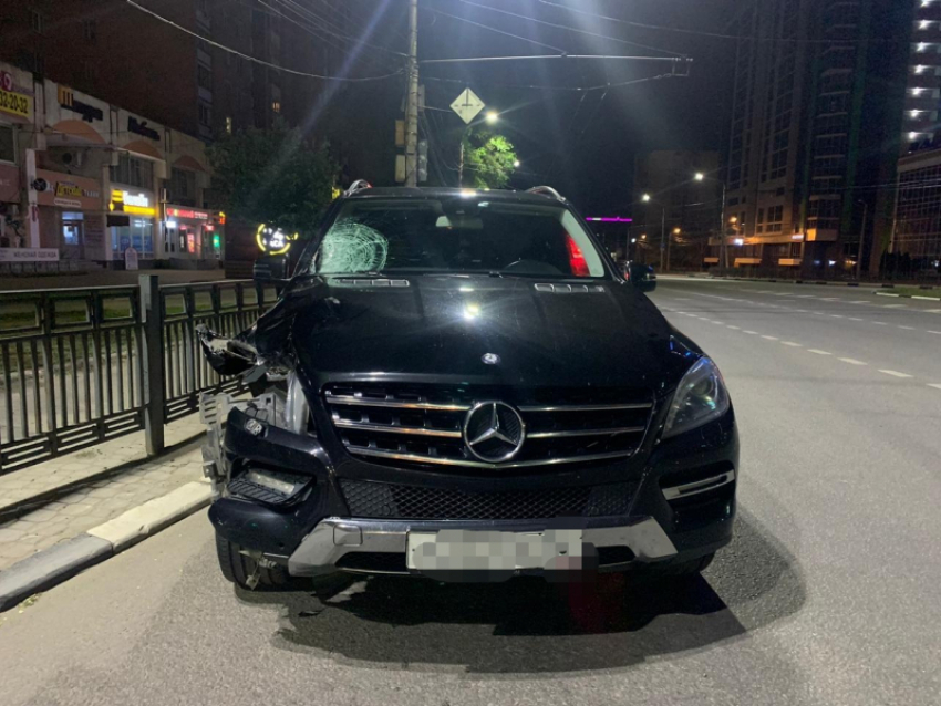  Женщина на Mercedes-Benz задавила пешехода в Воронеже 