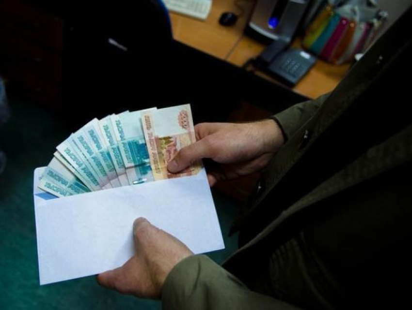 Воронежский полицейский отказался от взятки в 32 тысячи рублей