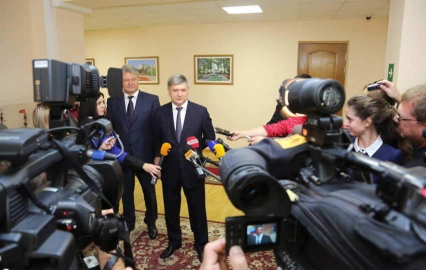 Александр Гусев запутал журналистов и не стал рассказывать о своих первых шагах на посту мэра