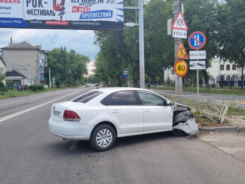 Пьяный воронежец пострадал в ДТП с дорожным ограждением