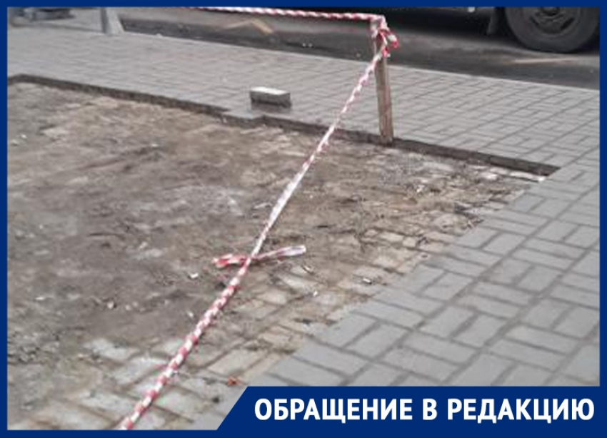 Двойным слоем тротуарной плитки решили выложить дорожки в Воронеже