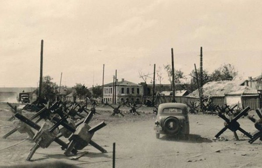 Площадь Заставы с декором из противотанковых ежей показали воронежцам 