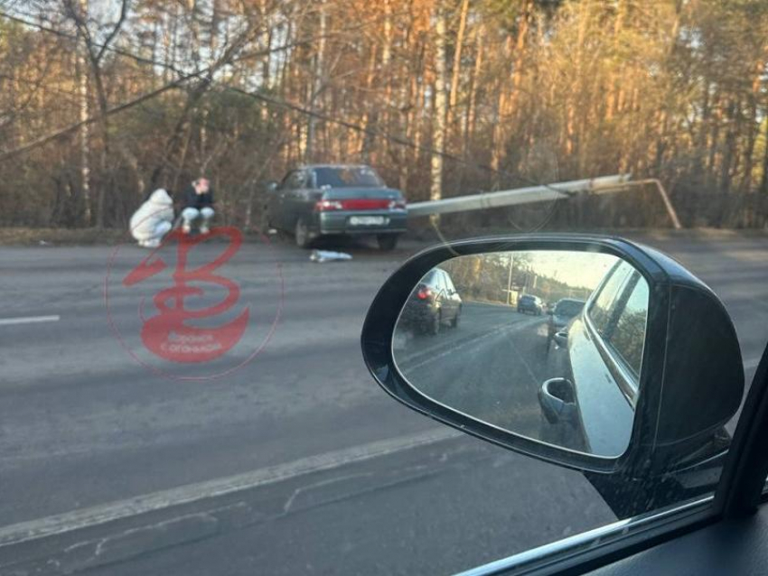 "Снесли столб": большая пробка образовалась из-за ДТП на объездной трассе Воронежа