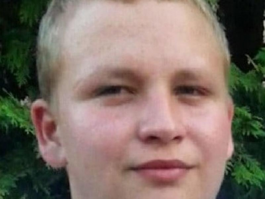 21-летний парень плотного телосложения и в сером спортивном костюме пропал в Россоши
