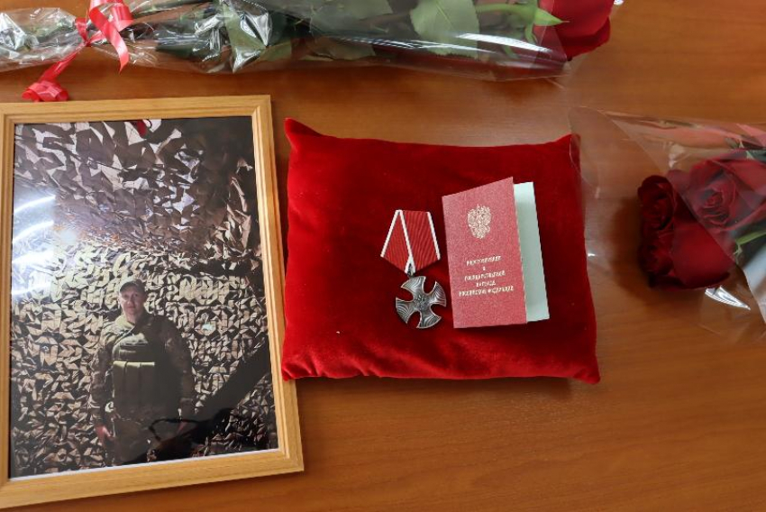 «Всегда останется в наших сердцах»: воронежский боец СВО награжден орденом Мужества посмертно