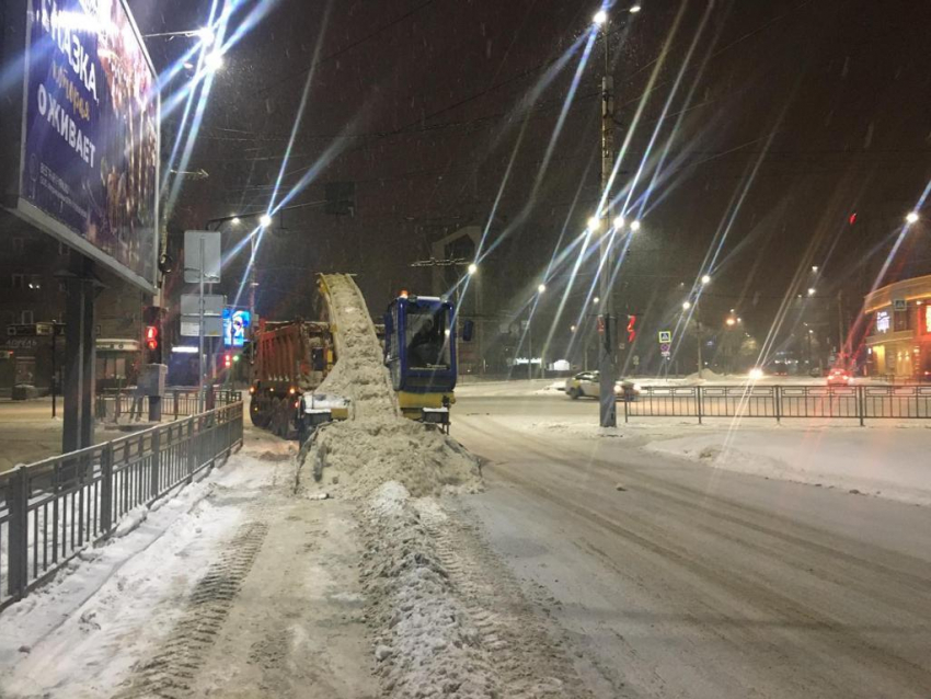Огромное количество снега вывезли из Воронежа за ночь
