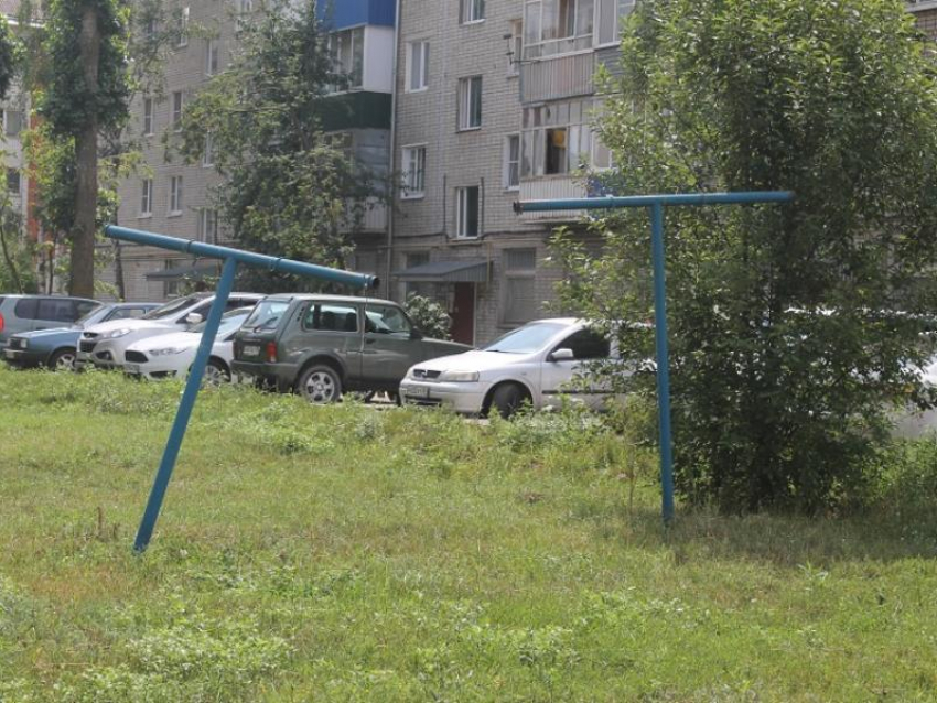 Общественники упрекнули чиновников в скверном ремонте дворов под Воронежем