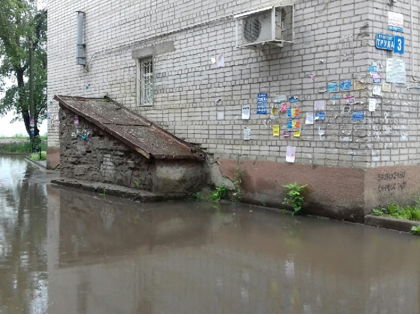 Ошибка коммунальщиков стала причиной водного бедствия воронежцев