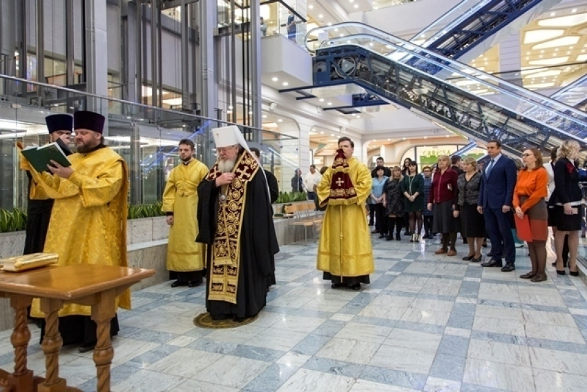 Митрополит Сергий лично освятил новый атриумный зал Центра Галереи Чижова