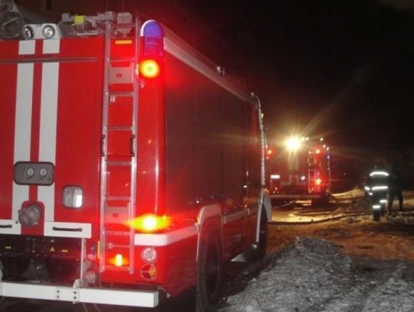 При пожаре в многоквартирном доме спасено 65 воронежцев