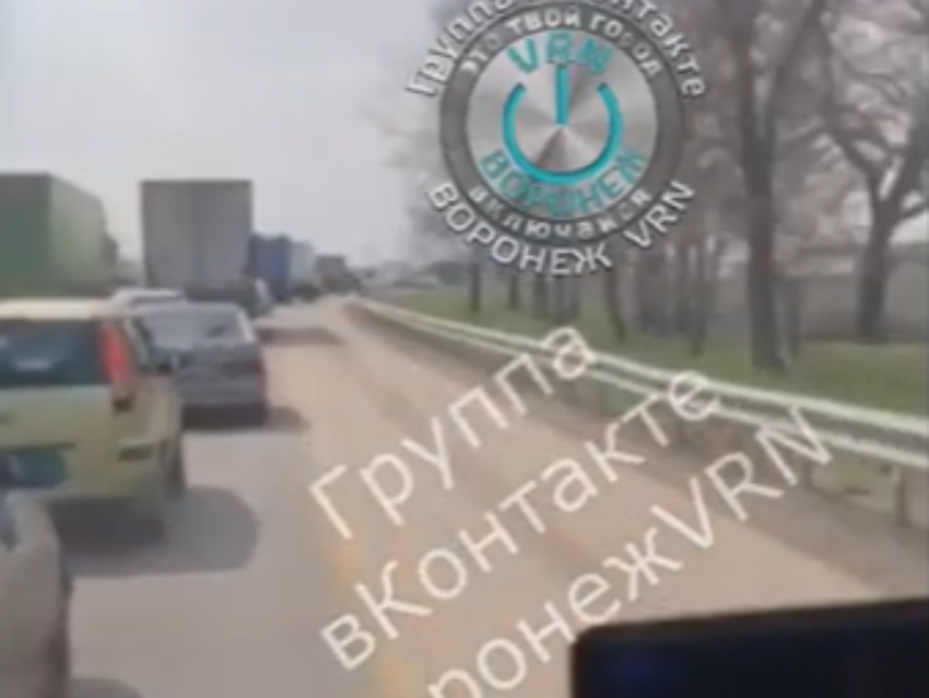 Публичное унижение обочечников устроил воронежец на грузовике