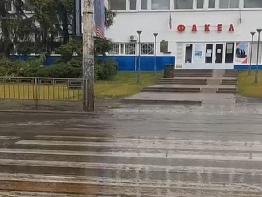 Затопленную улицу Писателя Маршака после ливня показала читательница «Блокнота» в Воронеже