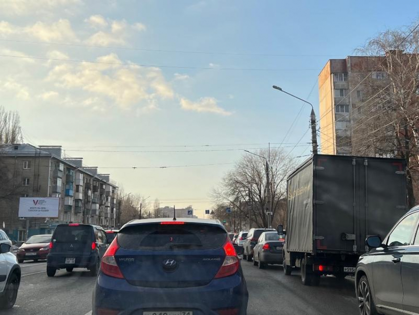 8-балльные пробки сковали Воронеж в преддверии 8 марта