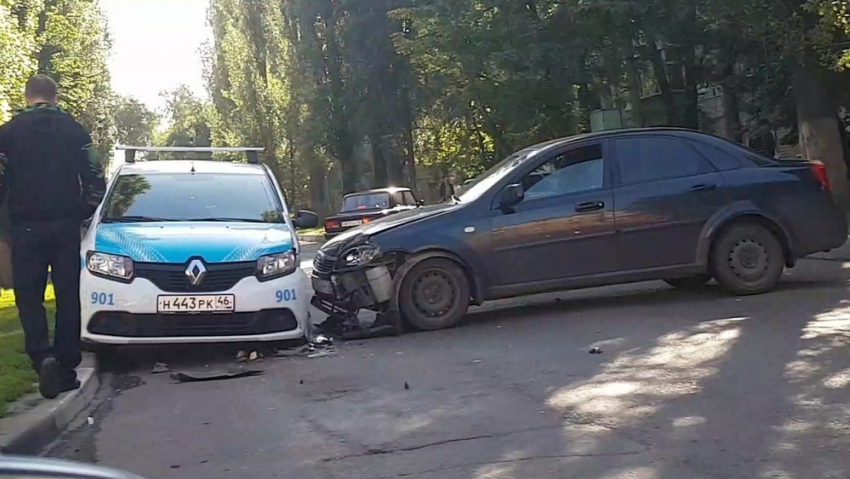 Воронеж встал в огромной пробке из-за аварии с автомобилем ГБР