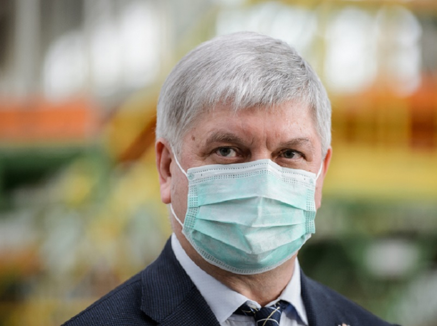 Губернатор Александр Гусев обязал воронежцев носить маски