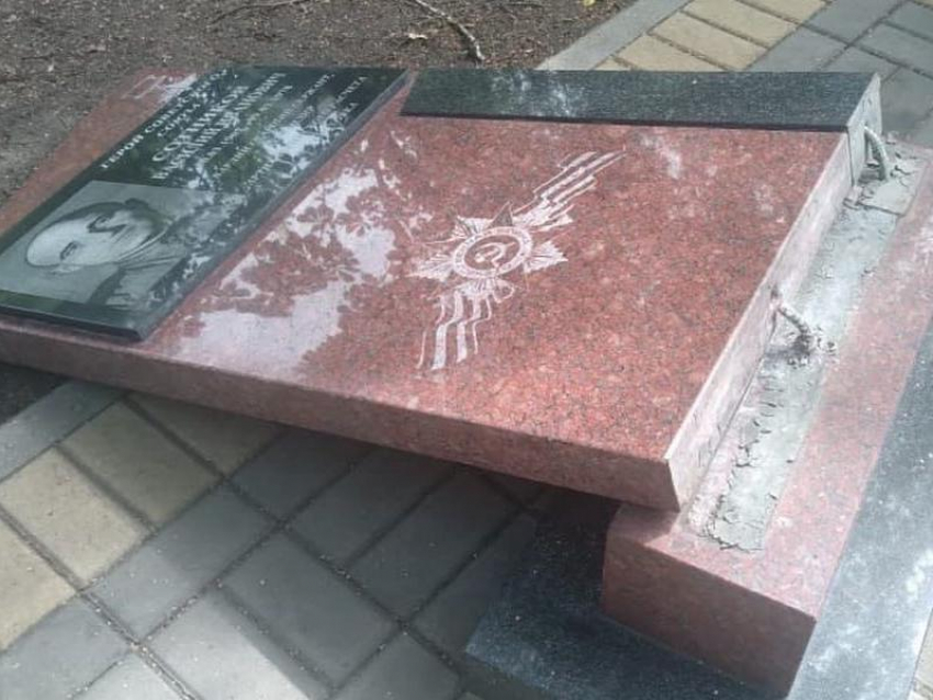Мужчина осквернил мемориальный комплекс в Воронежской области