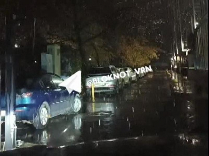 Первый снег сняли на видео в Воронеже вечером 21 октября