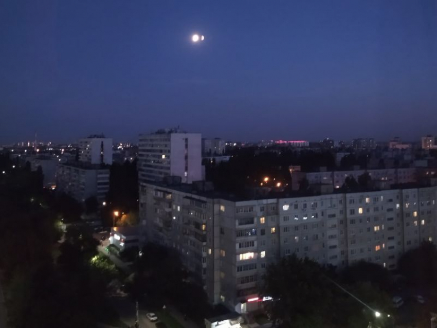 НЛО рядом с луной заметили в небе из Северного микрорайона Воронежа
