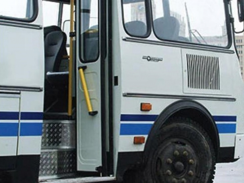 В Воронеже 8-летний мальчик выпал на ходу из автобуса