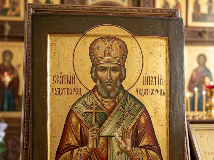 Огонь, молитва и чудо: что обязательно нужно сделать 13 апреля в день Ипатия Чудотворца