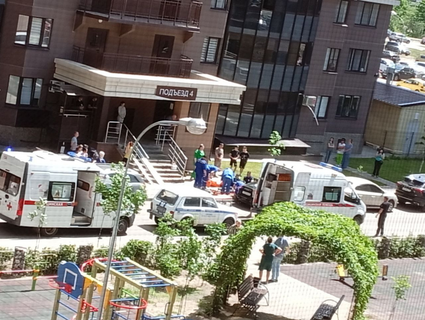 Следователи проверят смерть парня, упавшего с высоты в Воронеже