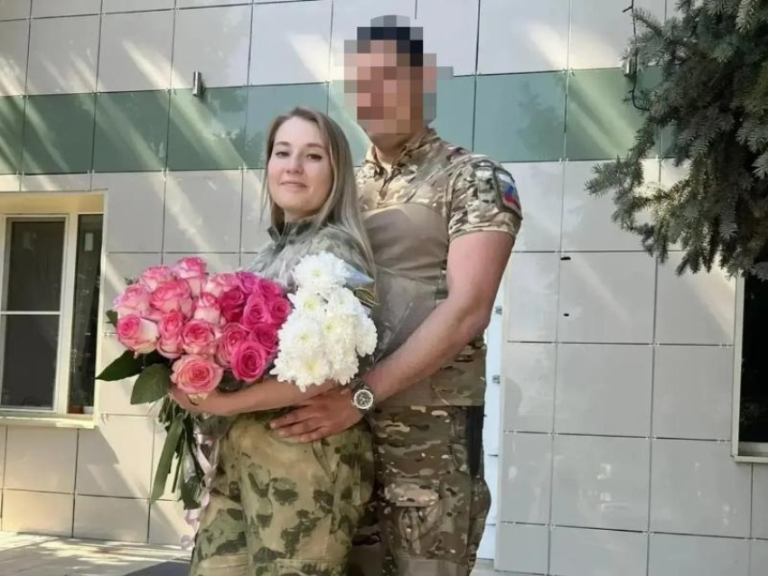 Свадьба в стиле «милитари»: боец СВО и волонтер поженились в воронежском райцентре