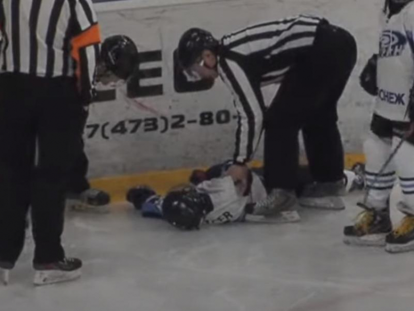 О состоянии 11-летнего хоккеиста после жесткой травмы рассказал воронежский облздрав