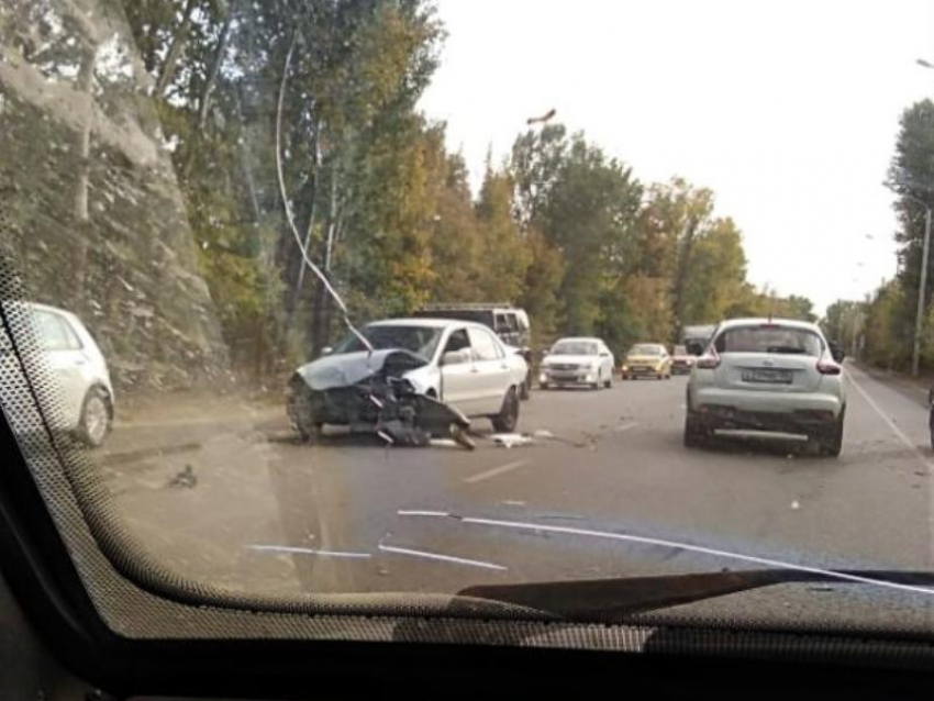 В ДТП с участием четырех машин пострадали люди в Воронеже