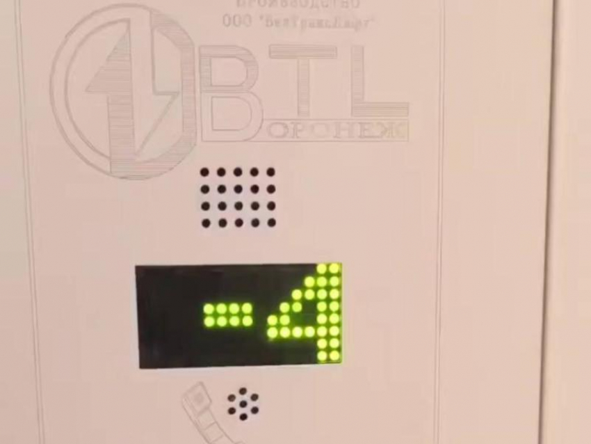Застревает почти каждый день: воронежцы пожаловались на «тревожный» лифт
