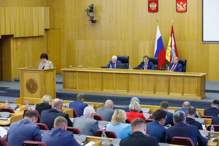 Скорострельное заседание: облдума Нетесова увеличила своё содержание до 400 млн рублей и ушла на каникулы