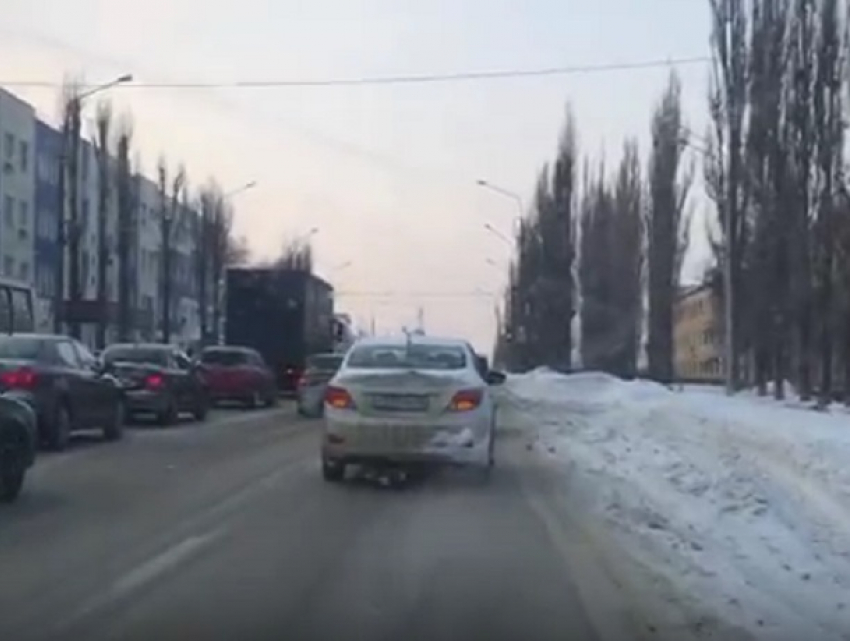 Автомобилист «поблагодарил» мэра Воронежа за уборку дорог