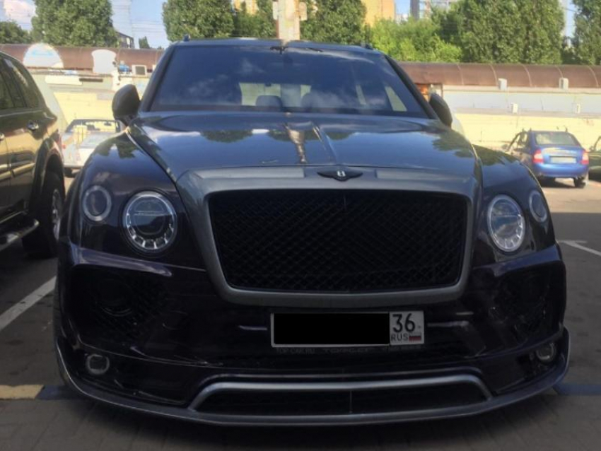 Суровую Bentley Bentayga за космическую цену заметили в Воронеже