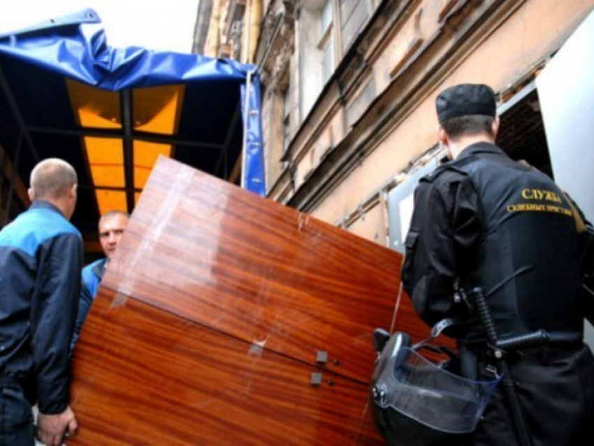 Жительнице Воронежа судебным решением запретили жить в квартире отца