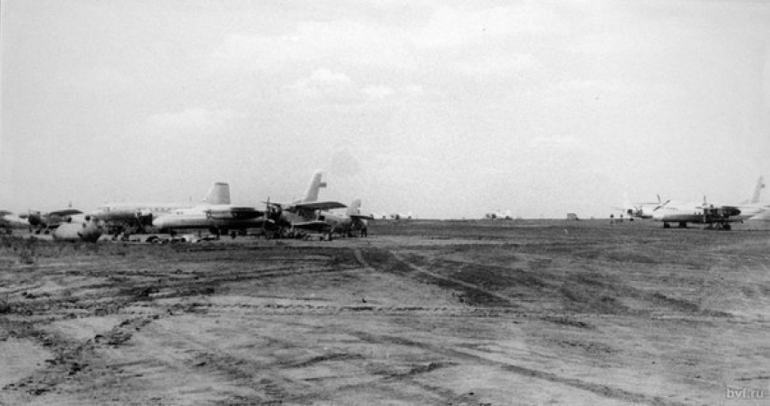 Приземлившиеся на улице Хользунова самолеты показали воронежцам 