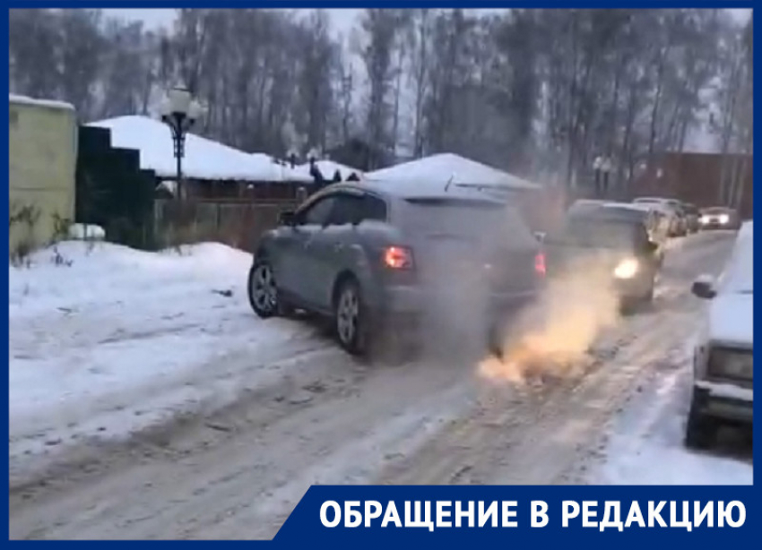 Опять двойка: ещё один воронежский двор заявил, что коммунальщики не приехали чистить его ни разу за зиму 