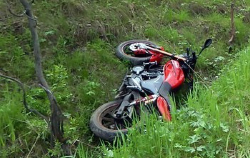 Под Воронежем мотоциклист улетел в кювет и погиб на месте