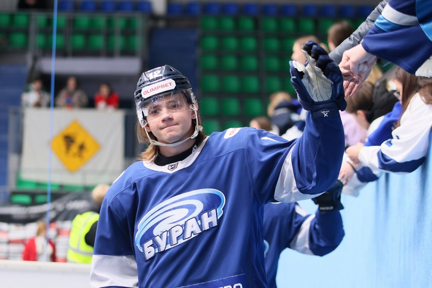 От катания с глухонемыми до просмотра в КХЛ: как воронежский хоккеист поднялся с самого дна обратно в большой спорт