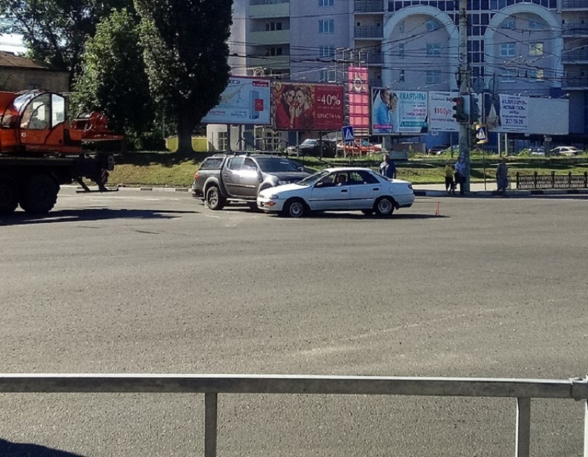 ДТП с пикапом спровоцировало огромную пробку в Воронеже 