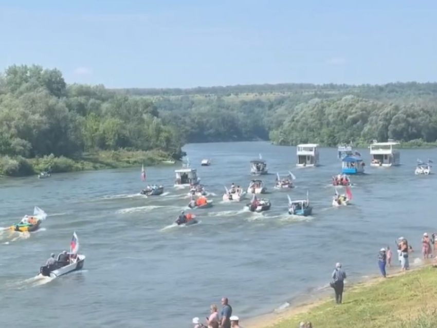 Масштабный парад катеров на Дону сняли на видео в Воронежской области