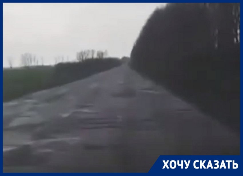 В дырявого убийцу машин превратилась трасса в Воронежской области