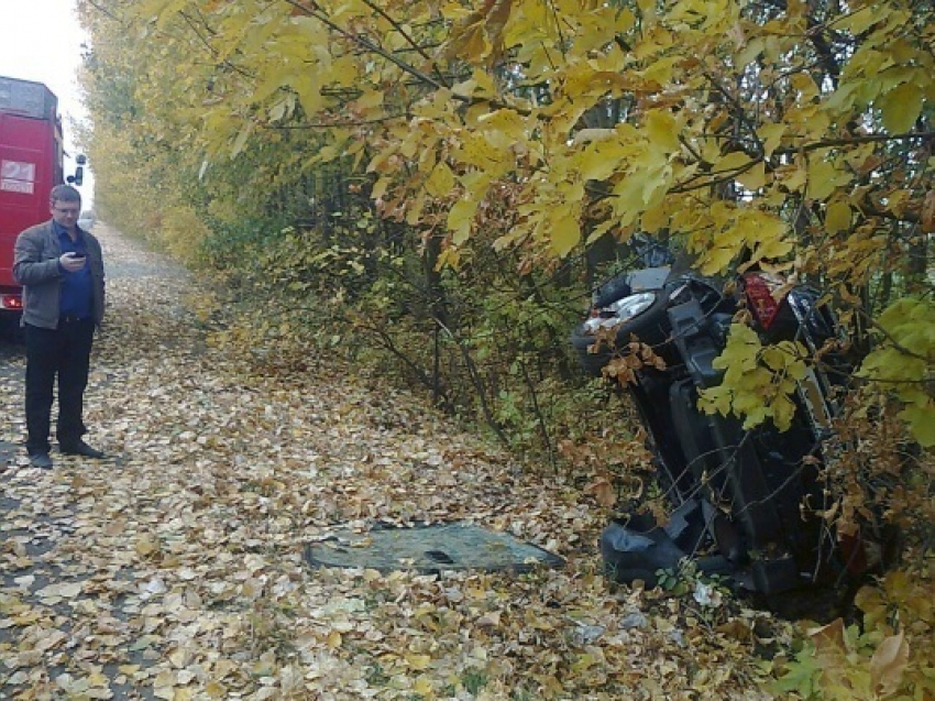 В Воронежской области на скользкой трассе иномарка перевернулась несколько раз 